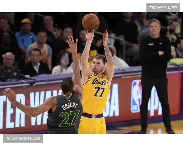 东契奇43分对快船 湖人三巨头合砍99分锁定杯赛资格